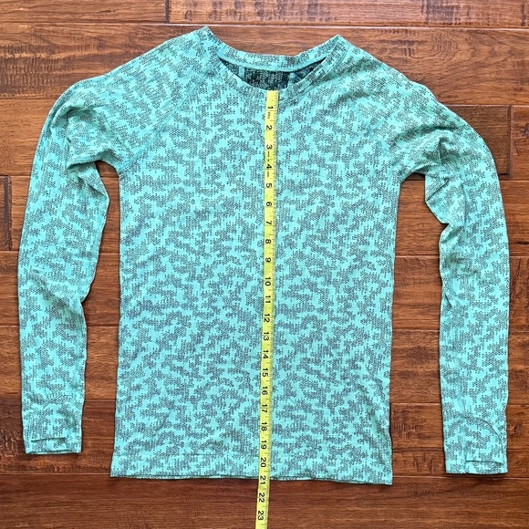 Athleta Momentum Seamless Top Printed Teal Black Design Long Sleeve, Small - Picture 4 of 7